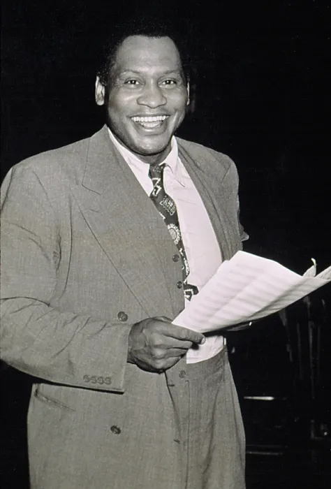 Framed Print : PAUL ROBESON recording 'Joe Louis Blues' by Count Basi e and Richard Wright, 1941. Courtesy: CSU Archives  /  Everett Collection
