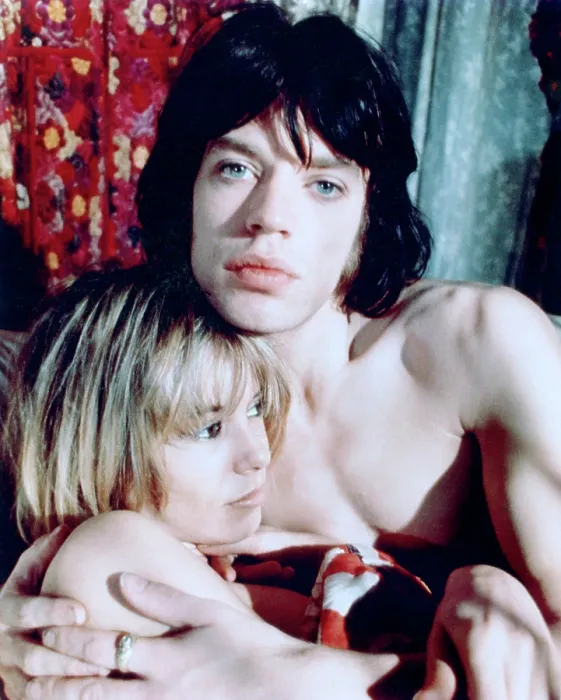 Framed Print : PERFORMANCE, Anita Pallenberg, Mick Jagger, 1970 Framed Print : PERFORMANCE, Anita Pallenberg, Mick Jagger, 1970