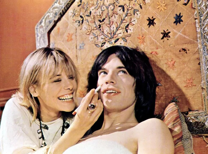 Framed Print : PERFORMANCE, Anita Pallenberg, Mick Jagger, 1970 Framed Print : PERFORMANCE, Anita Pallenberg, Mick Jagger, 1970