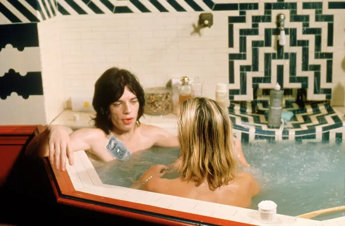 Framed Print : PERFORMANCE, Mick Jagger, Anita Pallenberg, 1970