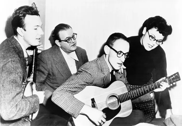Framed Print : Pete Seeger (b. 1919) with his folk music group, The Weavers. Left to right: Pete Seeger, Lee Hays, Fred Halterman, and Miss Ronnie Gilbert. 1952. d Miss Ronnie Gilbert. 1952