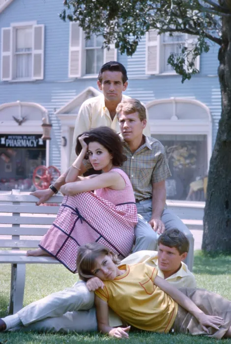 Framed Print : PEYTON PLACE, James Douglas, Barbara Parkins, Ryan O'Neal, Patricia Morrow, Christopher Connelly, 1964-1969 Framed Print : PEYTON PLACE, James Douglas, Barbara Parkins, Ryan O'Neal, Patricia Morrow, Christopher Connelly, 1964-1969