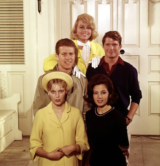 Framed Print : PEYTON PLACE, Mia Farrow, Ryan O'Neal, Dorothy Malone, Chris Connelly, Barbara Parkins, 1964-1969 Framed Print : PEYTON PLACE, Mia Farrow, Ryan O'Neal, Dorothy Malone, Chris Connelly, Barbara Parkins, 1964-1969