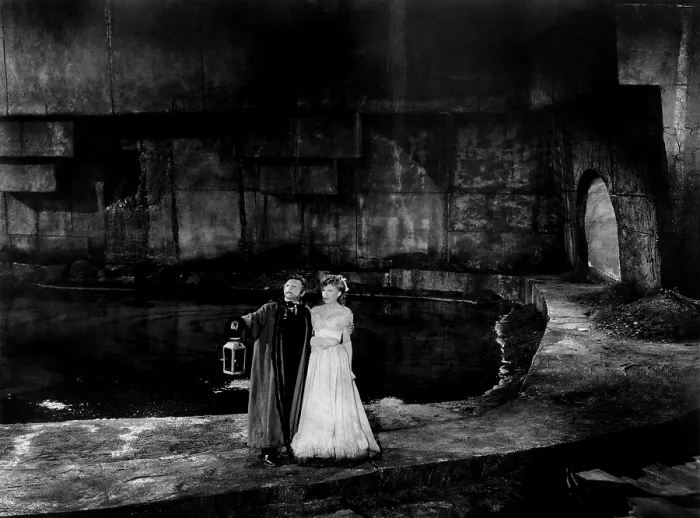 Framed Print : THE PHANTOM OF THE OPERA, Claude Rains, Susanna Foster, 1943 Framed Print : THE PHANTOM OF THE OPERA, Claude Rains, Susanna Foster, 1943