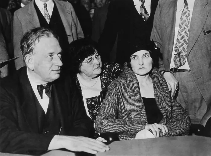 Framed Print : Phoenix Trunk Murderess during her arraignment in Los Angeles on October 26, 1931. L-R: Louis P. Russell, attorney; Ann Hamilton, police woman; and Winnie Ruth Judd