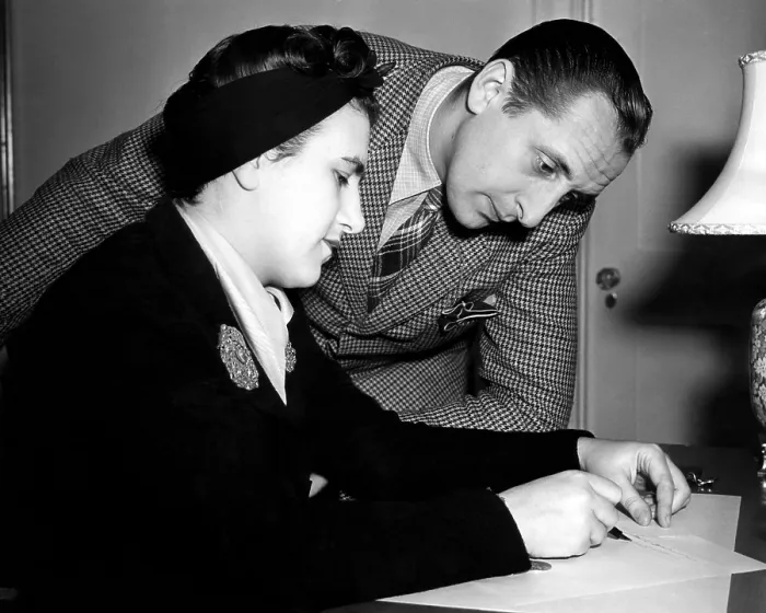Framed Print : Pianist Vladamir Horowitz with his wife Wanda Toscanini, on vacation in California. ca.1939. Courtesy: CSU Archives / Everett Collection