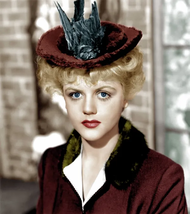 Framed Print : THE PICTURE OF DORIAN GRAY, Angela Lansbury, 1945 Framed Print : THE PICTURE OF DORIAN GRAY, Angela Lansbury, 1945