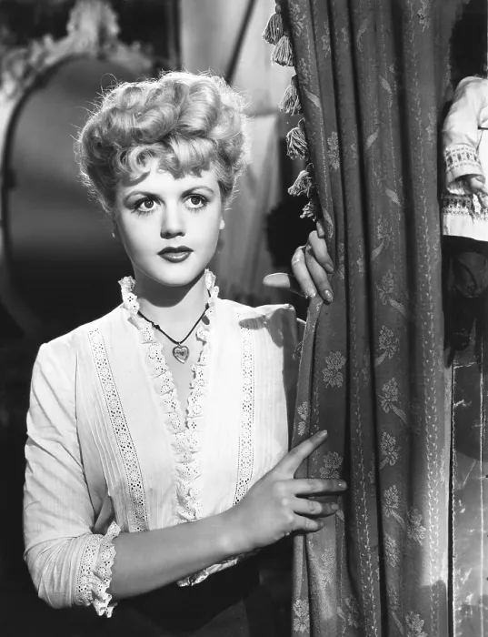 Framed Print : THE PICTURE OF DORIAN GRAY, Angela Lansbury, 1945
