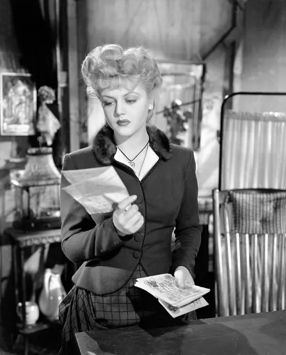 Framed Print : THE PICTURE OF DORIAN GRAY, Angela Lansbury, 1945 Framed Print : THE PICTURE OF DORIAN GRAY, Angela Lansbury, 1945