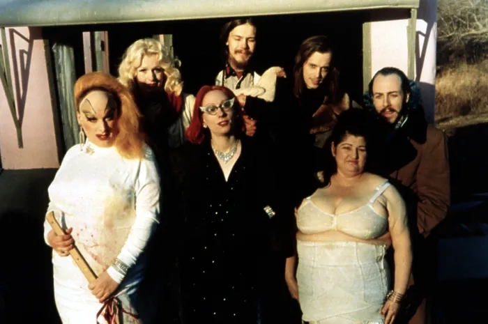 Framed Print : PINK FLAMINGOS, Divine, Mary Vivian Pearce, Mink Stole, Danny Mills, John Waters, Edith Massey, David Lochary, 1972 Framed Print : PINK FLAMINGOS, Divine, Mary Vivian Pearce, Mink Stole, Danny Mills, John Waters, Edith Massey, David Lochary, 1972