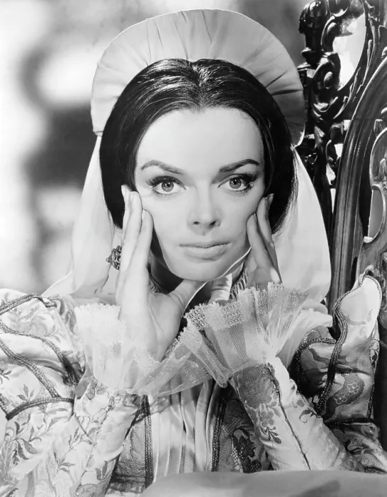 Framed Print : THE PIT AND THE PENDULUM, Barbara Steele, 1961 Framed Print : THE PIT AND THE PENDULUM, Barbara Steele, 1961