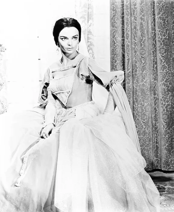 Framed Print : THE PIT AND THE PENDULUM, Barbara Steele, 1961 Framed Print : THE PIT AND THE PENDULUM, Barbara Steele, 1961
