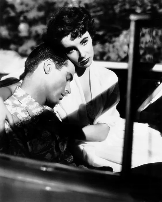 Framed Print : A PLACE IN THE SUN, from left, Montgomery Clift, Elizabeth Taylor, 1951 Framed Print : A PLACE IN THE SUN, from left, Montgomery Clift, Elizabeth Taylor, 1951