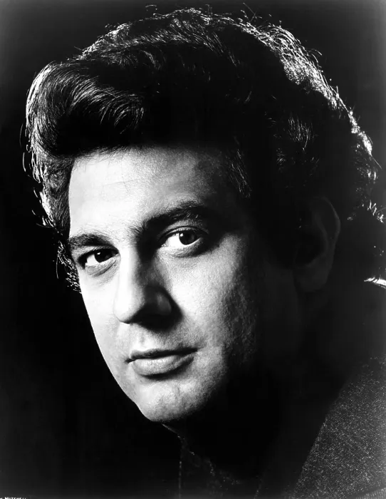 Framed Print : PLACIDO DOMINGO. Courtesy: CSU Archives  /  Everett Collection