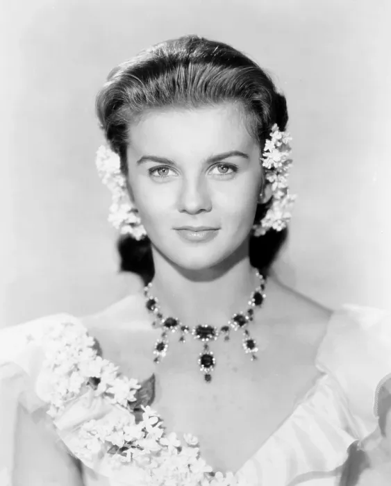 Framed Print : POCKETFUL OF MIRACLES, Ann-Margret, 1961 Framed Print : POCKETFUL OF MIRACLES, Ann-Margret, 1961
