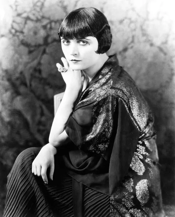 Framed Print : Pola Negri, mid-1920s Framed Print : Pola Negri, mid-1920s