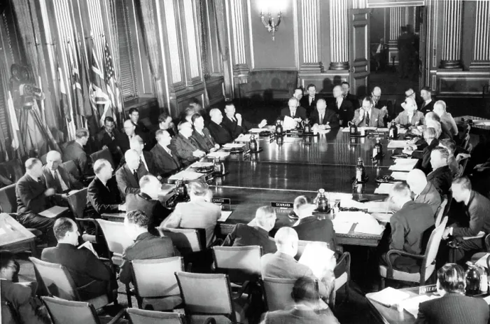 Framed Print : POLITICS-9 / 17 / 49 WASHINGTON- Representativs of the 12 Atlantic Pact nations gather in Inter-Departmental Auditorium to plan joint defense against threat of aggression Framed Print : POLITICS-9 / 17 / 49 WASHINGTON- Representativs of the 12 Atlantic Pact nations gather in Inter-Departmental Auditorium to plan joint defense against threat of aggression