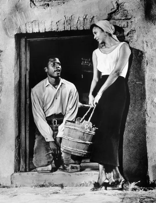Framed Print : PORGY AND BESS, Sidney Poitier, Dorothy Dandridge, 1959 Framed Print : PORGY AND BESS, Sidney Poitier, Dorothy Dandridge, 1959