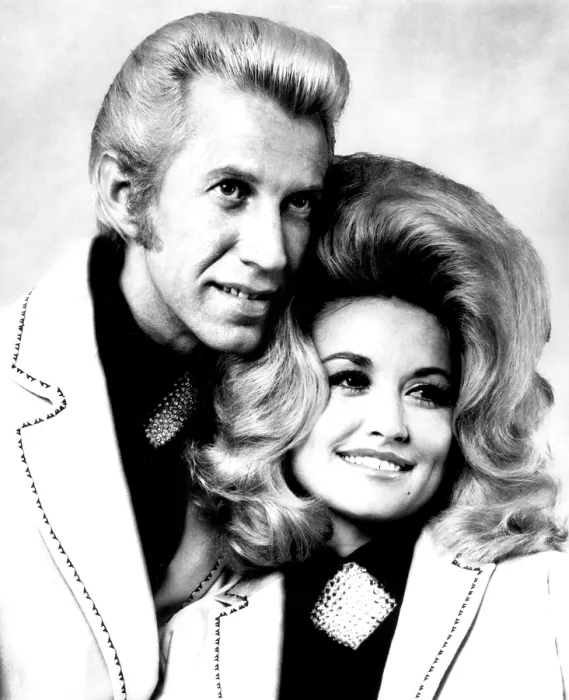 Framed Print : Porter Wagoner, Dolly Parton, 1973. Courtesy: CSU Archives  /  Everett Collection