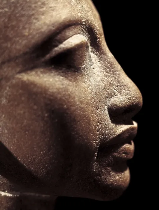 Framed Print : Portrait bust of a daughter of King Akhenaten. 1353 BC. Bust of one of the daughters of King Akhenaten. Egyptian art. New Kingdom. Sculpture on rock. EGYPT. Cairo