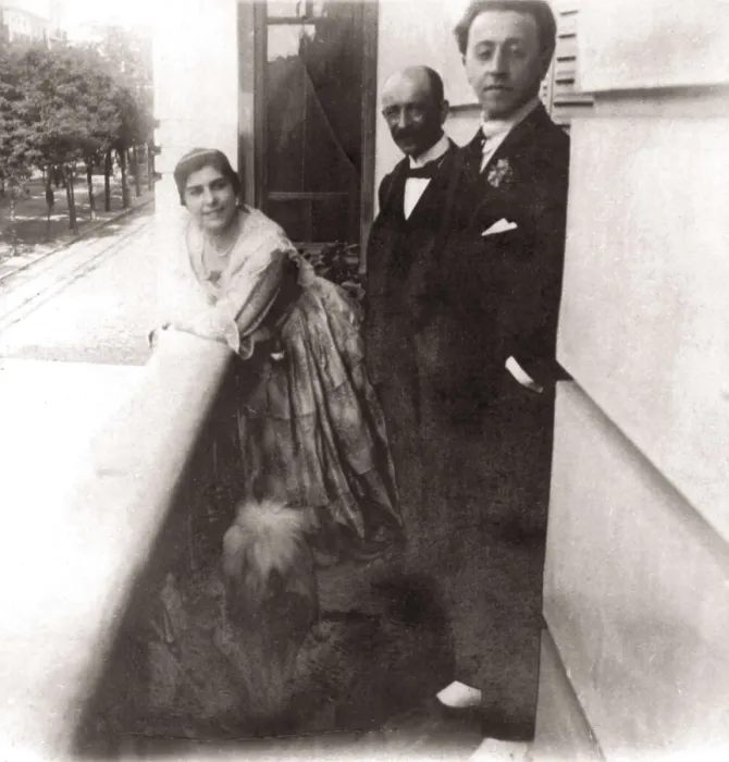 Framed Print : Portrait of Manuel de Falla together with Arthur Rubinstein and Pastora Imperio in 1916. SPAIN. Granada. Manuel de Falla Archive. AISA / Everett Collection**US SALES ONLY**