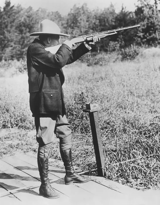 Framed Print : Pres. Calvin Coolidge shooting clay pigeons at Bruel, Wisconsin. Sept. 5, 1928