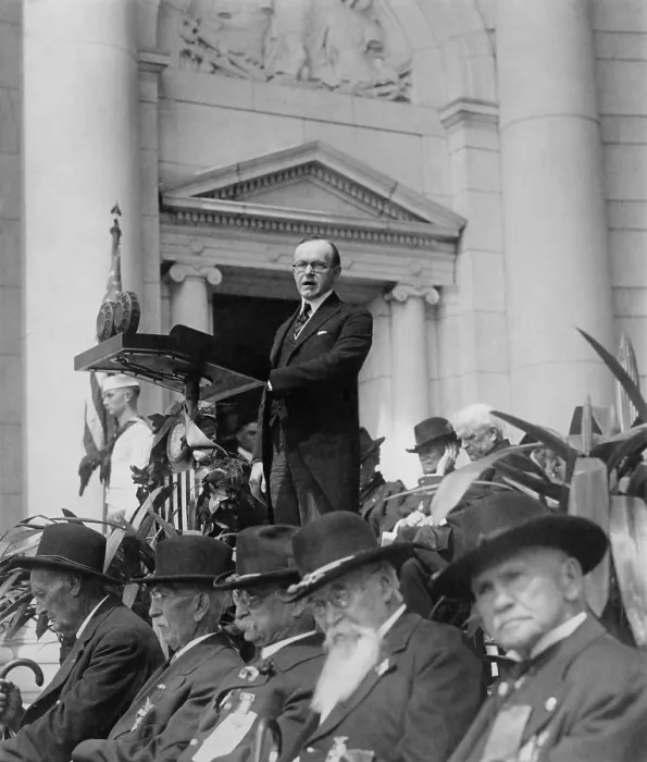 Framed Print : President Calvin Coolidge speaking at Arlington Amphitheater. In the foreground are aged veterans in their 19th century uniforms. May 24, 1924. (BSLOC_2015_15_127)