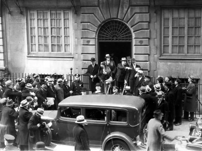 Framed Print : PRESIDENT-ELECT ROOSEVELT and hiswife Eleanor at their New York home in 1933.. Courtesy: CSU Archives  /  Everett Collection