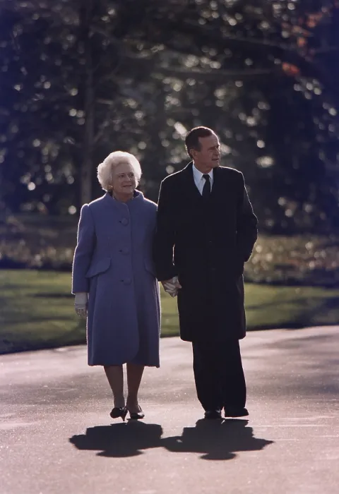 Framed Print : President George and Barbara Bush take a last walk around the White House Grounds on Jan. 20 1993. (BSLOC_2011_3_93)