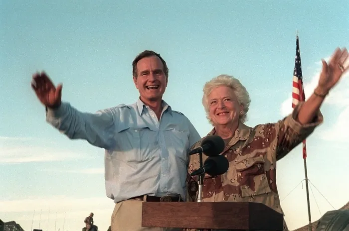 Framed Print : President George Bush and Barbara Bush wave to US troops based in Saudi Arabia preparing for the military operations to oust Iraq invaders from Kuwait. Thanksgiving Day Nov Framed Print : President George Bush and Barbara Bush wave to US troops based in Saudi Arabia preparing for the military operations to oust Iraq invaders from Kuwait. Thanksgiving Day Nov