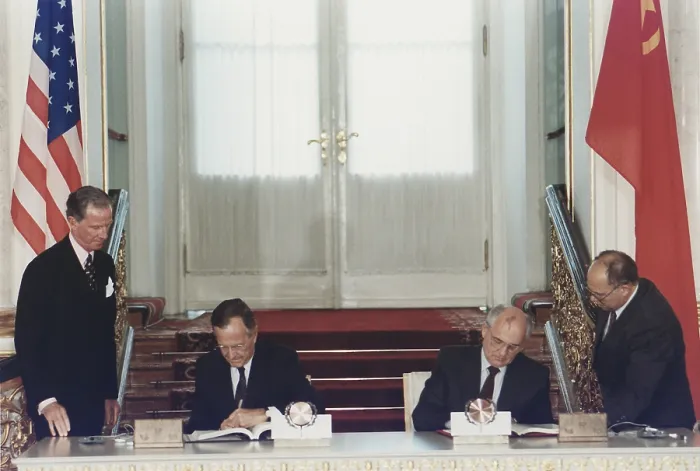 Framed Print : President George Bush and Soviet President Mikhail Gorbachev sign the Strategic Arms Reduction Treaty START Moscow Soviet Union. July 31 1991. (BSLOC_2011_3_75) Framed Print : President George Bush and Soviet President Mikhail Gorbachev sign the Strategic Arms Reduction Treaty START Moscow Soviet Union. July 31 1991. (BSLOC_2011_3_75)