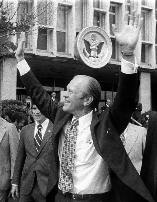 Framed Print : President Gerald Ford leaves the US Mission to address the UN General Assembly, 9 / 18 / 74. Courtesy: CSU Archives  /  Everett Collection