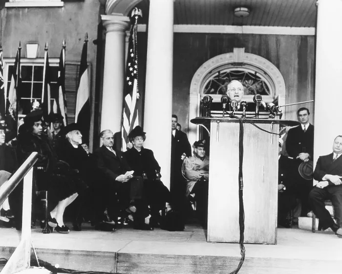 Framed Print : President Harry Truman dedicated the Roosevelt Memorial Library, April 12, 1946. Seated L-R: Marian Anderson; Rev. George Anthony; Newton B. Drury (Dir. NPS)
