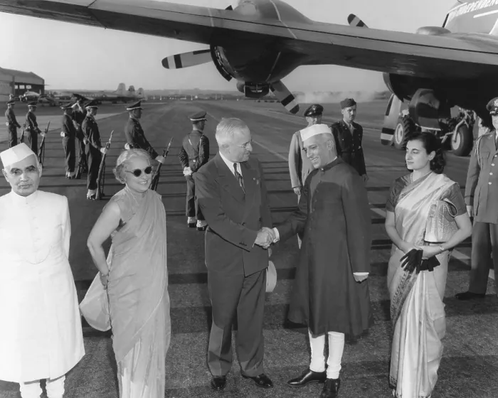 Framed Print : President Harry Truman welcomes the Prime Minister of India, Jawaharlal Nehru, at Washington Airport Framed Print : President Harry Truman welcomes the Prime Minister of India, Jawaharlal Nehru, at Washington Airport