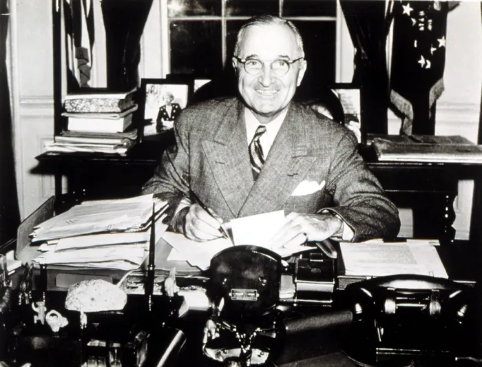 Framed Print : PRESIDENT HARRY TRUMAN working in his White House office, 1946.. Courtesy: CSU Archives  /  Everett Collection