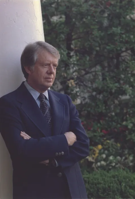 Framed Print : President Jimmy Carter in the White House Rose garden. Ca. 1977-1980 Framed Print : President Jimmy Carter in the White House Rose garden. Ca. 1977-1980