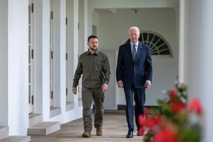 Framed Print : President Joe Biden and Ukrainian President Volodymyr Zelenskyy walk along the Colonnade of the West Wing of White House, Sept. 21, 2023. (BSLOC_2023_8_63)