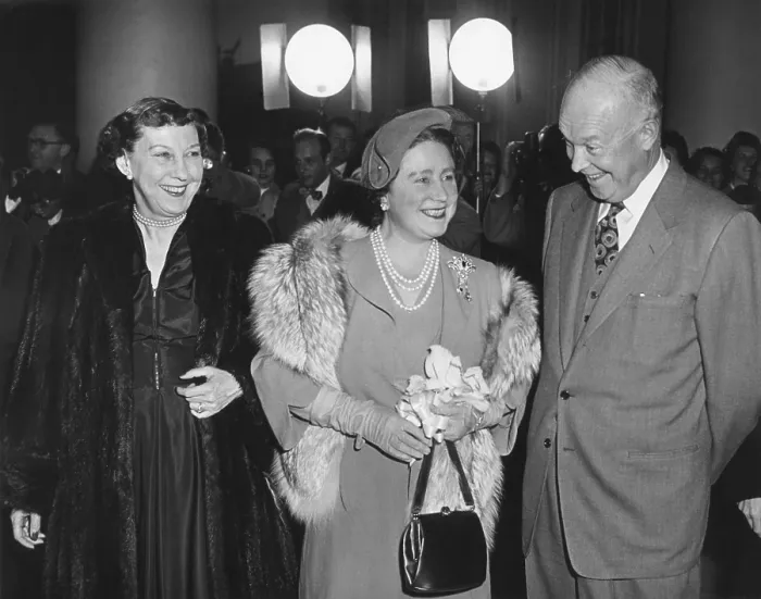 Framed Print : President and Mamie Eisenhower welcome Queen Elizabeth, the Queen Mother, at the White House. Nov. 4, 1954