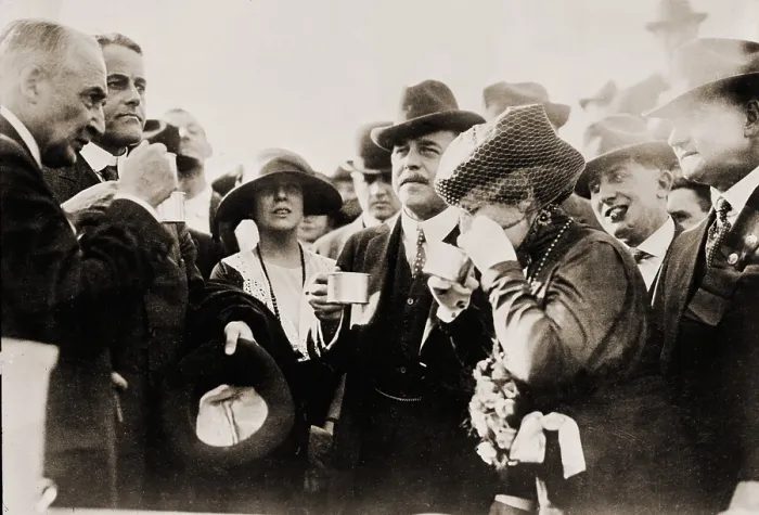 Framed Print : President and Mrs. Harding entertain Alice Roosevelt and her husband, Speaker of the House, Nicholas Longworth at a gathering on the White House lawn. Ca. 1921