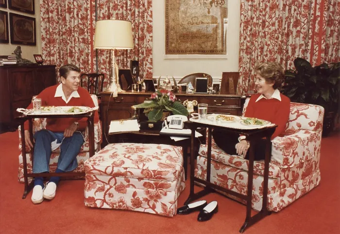 Framed Print : President and Nancy Reagan eating on TV trays in the White House living quarters. November 6 1981. PO-USP-Reagan-Nancy_NA-12-0152M