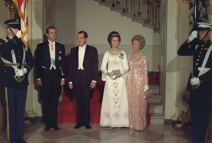 Framed Print : President and Pat Nixon pose with Prince Juan Carlos and Princess Sophia of Spain before a state dinner in their honor. Jan. 26 1971