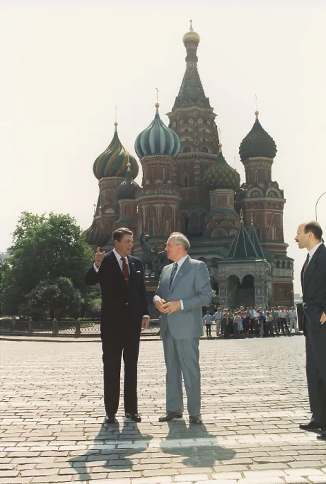 Framed Print : President Reagan and General Secretary Gorbachev in Red Square during the Moscow Summit of May 31 1988. (BSLOC_2011_2_15)
