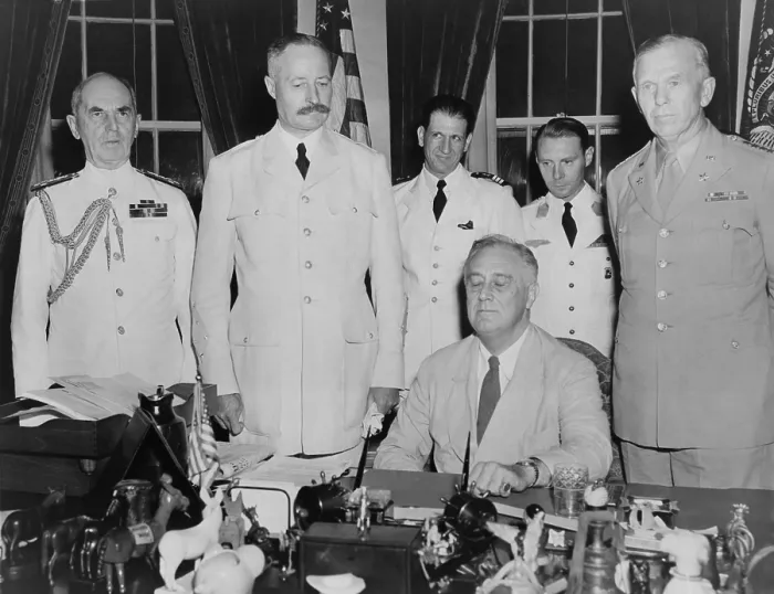 Framed Print : President Roosevelt hosts French General Henri Giraud, of French forces in Africa, July 1943 Framed Print : President Roosevelt hosts French General Henri Giraud, of French forces in Africa, July 1943