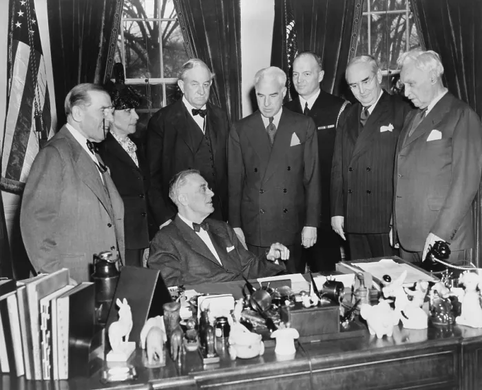 Framed Print : President Roosevelt, meets U.S. delegates to United Nations conference in San Francisco. L-R: Rep. Sol Bloom; Dean Virginia Gildersleeve; Sen