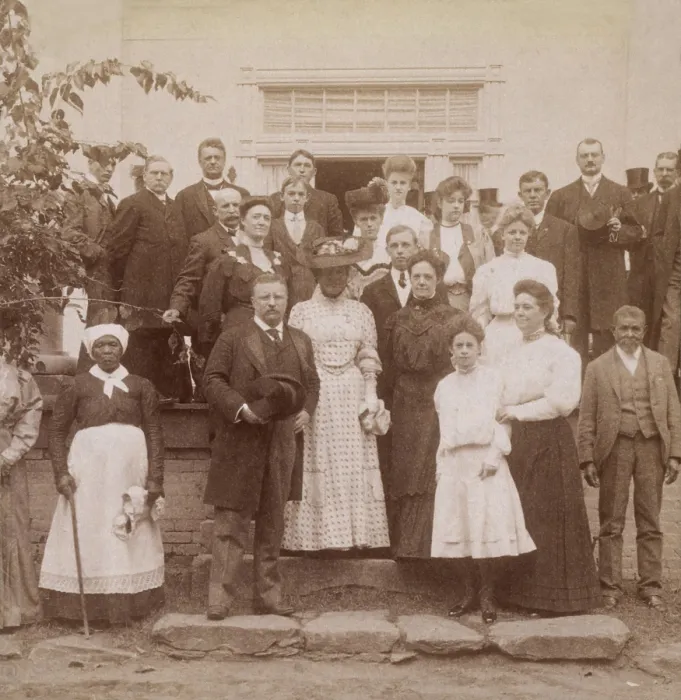 Framed Print : President Theodore, Edith Roosevelt, and Anna Bammy Roosevelt Cowles, in Roswell, Georgia, 1905. At the home of the Presidents mother, Martha Bulloch Roosevelt was a Southerner Framed Print : President Theodore, Edith Roosevelt, and Anna Bammy Roosevelt Cowles, in Roswell, Georgia, 1905. At the home of the Presidents mother, Martha Bulloch Roosevelt was a Southerner