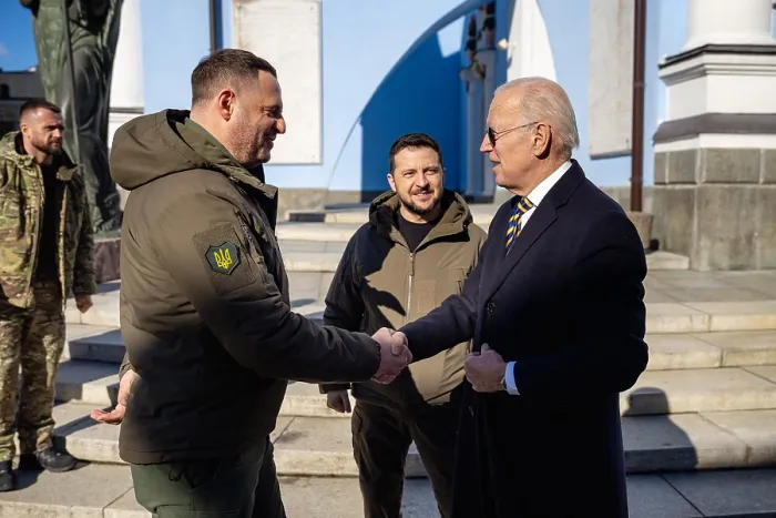 Framed Print : President Volodymyr Zelenskyy introduces President Biden to Andriy Yermak, Head of the Office of the President of Ukraine, a position similar to the US Presidents chief of staff Framed Print : President Volodymyr Zelenskyy introduces President Biden to Andriy Yermak, Head of the Office of the President of Ukraine, a position similar to the US Presidents chief of staff