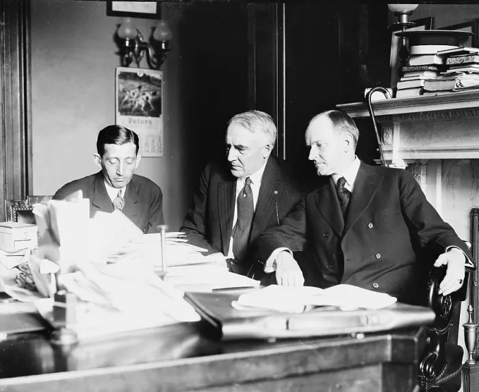 Framed Print : President Warren Harding (1865-1923) with his Vice President, Calvin Coolidge and Postmaster General Will Hayes Framed Print : President Warren Harding (1865-1923) with his Vice President, Calvin Coolidge and Postmaster General Will Hayes