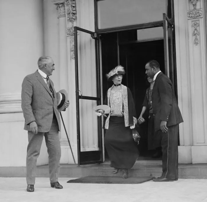 Framed Print : President Warren Harding leaving the White House for the last time, June 20, 1923 Framed Print : President Warren Harding leaving the White House for the last time, June 20, 1923