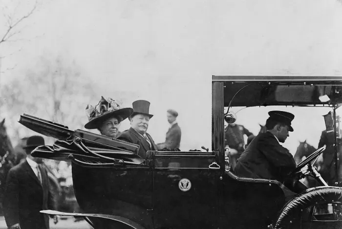Framed Print : President William Taft (1857-1930) and First Lady, Helen Taft, seated in the back of an open convertible automobile in 1909 Framed Print : President William Taft (1857-1930) and First Lady, Helen Taft, seated in the back of an open convertible automobile in 1909