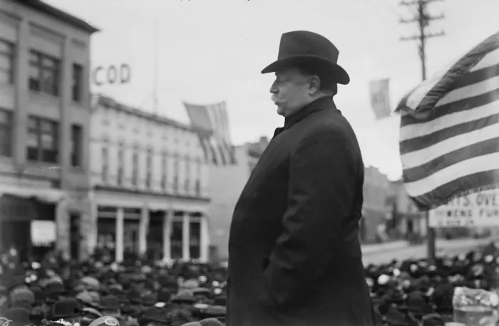 Framed Print : President William Taft (1857-1930) speaking from train in Crookston, Minnesota, during his 1908 successful presidential campaign